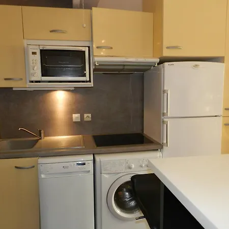 Apartment Le Lavandou, 2 Pieces, 4 Personnes - Fr-1-251-653