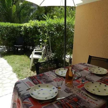Le Lavandou, 2 Pieces, 4 Personnes - Fr-1-251-653 Apartment