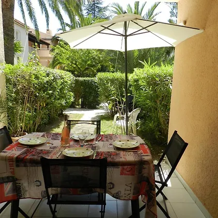 Le Lavandou, 2 Pieces, 4 Personnes - Fr-1-251-653 Apartment