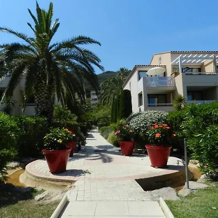 Le Lavandou, 2 Pieces, 4 Personnes - Fr-1-251-653 Apartment
