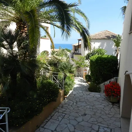 Apartment Le Lavandou, 2 Pieces, 4 Personnes - Fr-1-251-653 Le Lavandou