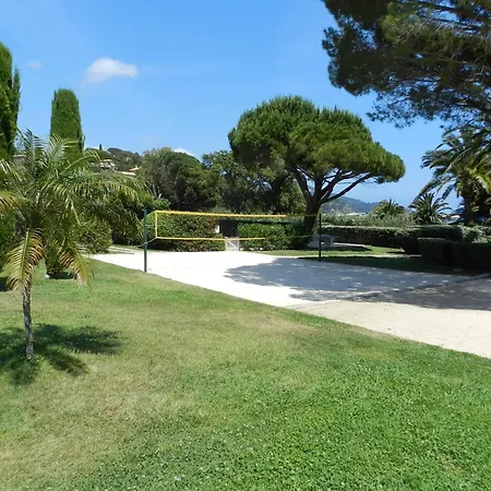Apartment Le Lavandou, 2 Pieces, 4 Personnes - Fr-1-251-653 Le Lavandou